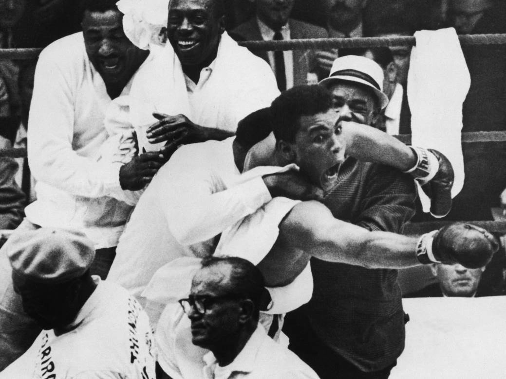  Hapšen, proganjan, tlačen - vratio se da bude najveći: Prije pola vijeka Muhamed Ali pobijedio državu i vratio se boksu 
