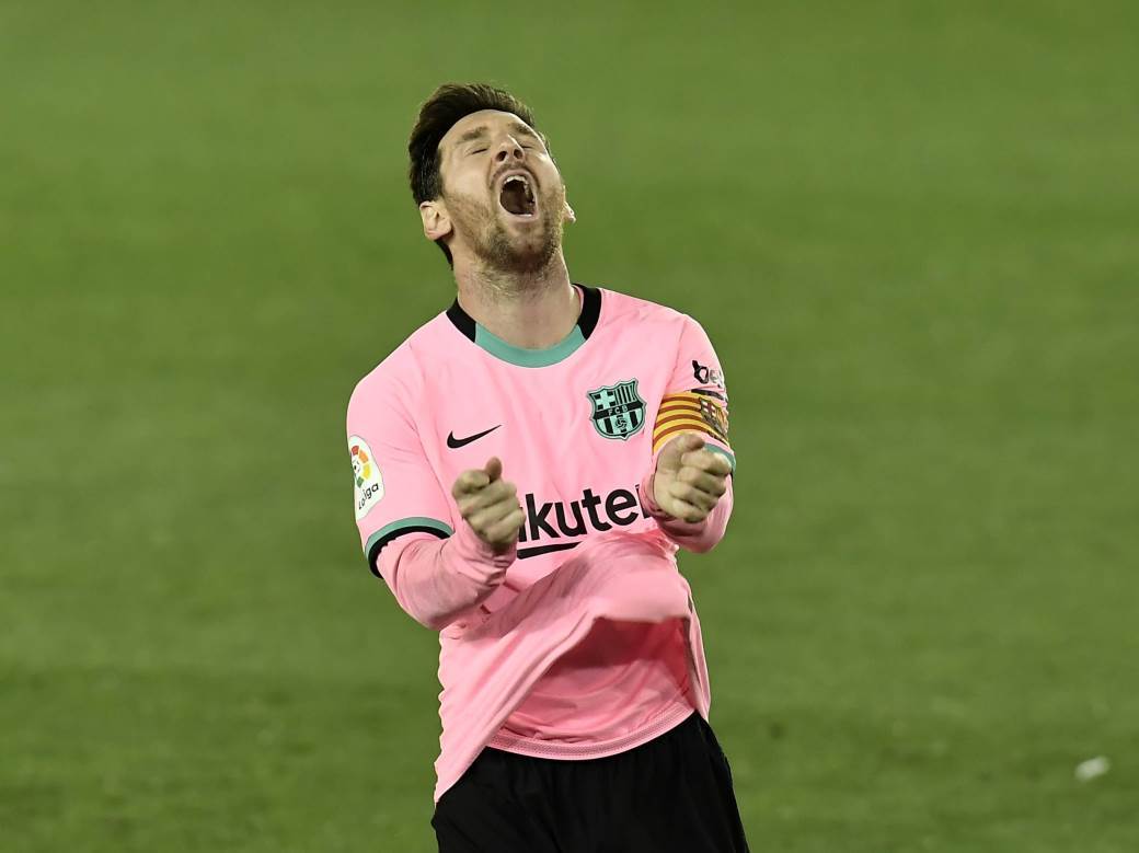  alaves-barselona-1-1-primera-antoan-grizman-leo-mesi-igrac-vise-crveni-karton 