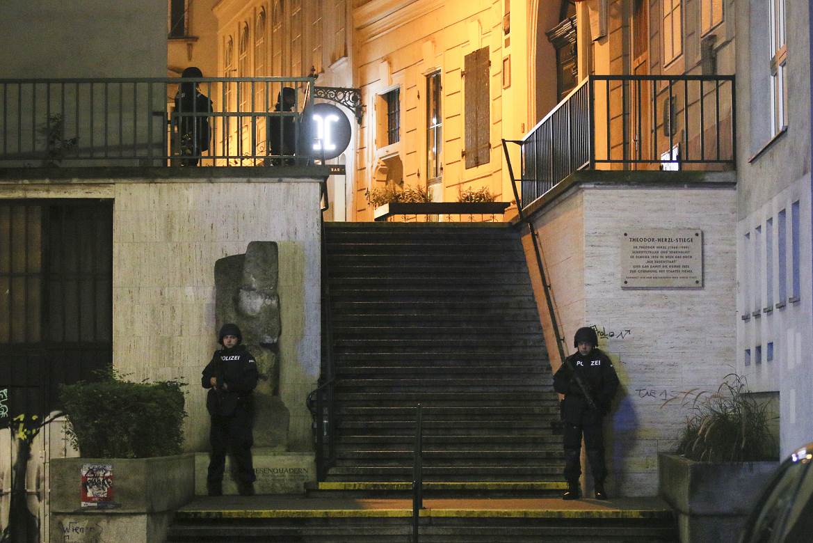  Vojska izašla na ulice Beča: Situacija je teška, više napadača je u bjekstvu! FOTO 