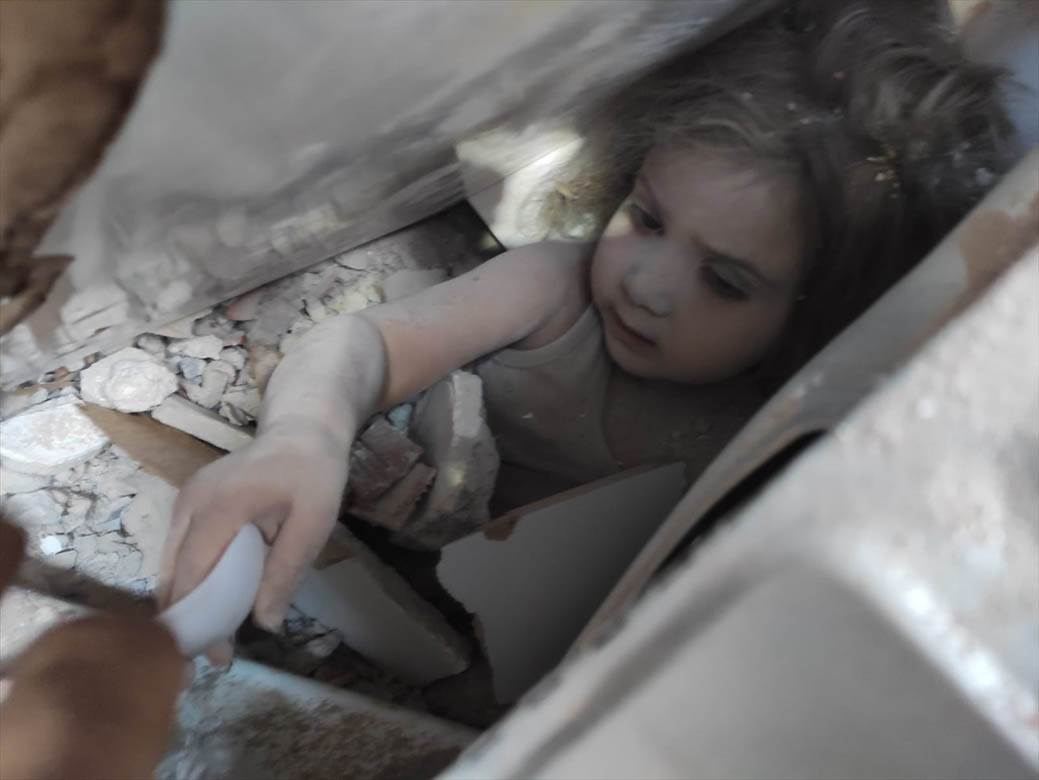  Ajla je čudo od djeteta! 91 sat bila pod ruševinama u Izmiru i nije joj ništa! Pojavile se i njene fotografije (FOTO) 