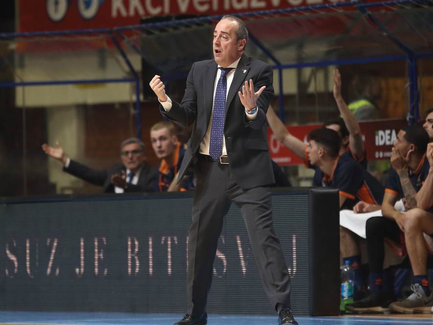  Posle očajnog poluvremena, trener odmah “izribao” igrače: Nije čekao da odu u svlačionicu FIBA LŠ 