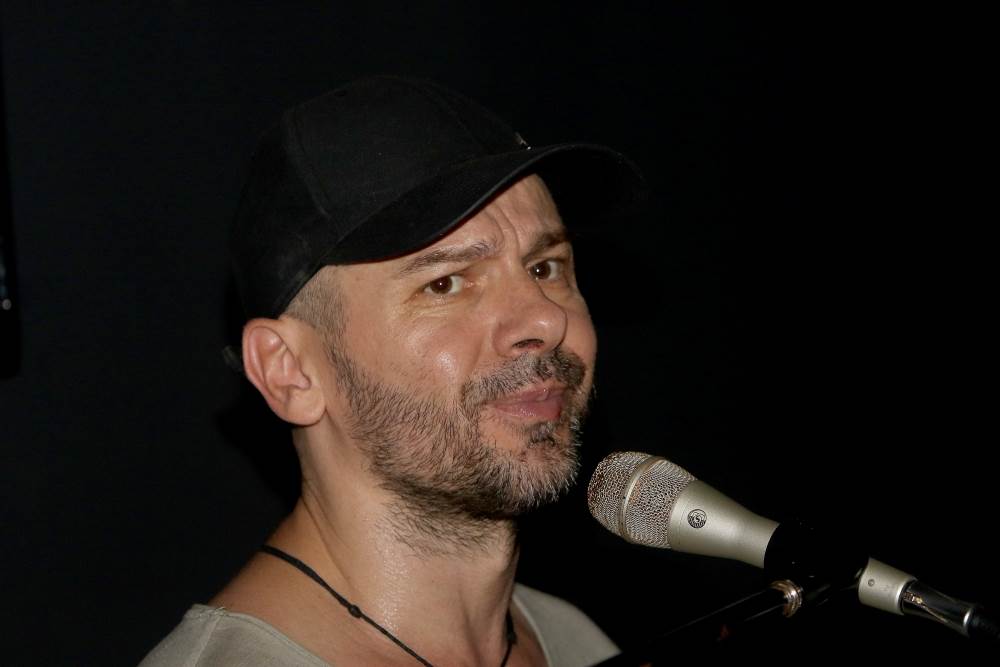 Pogoršalo se stanje: Dado Glišić smješten u bolnicu - ima groznicu i probleme s disanjem! | Zabava | Zvijezde i tračevi