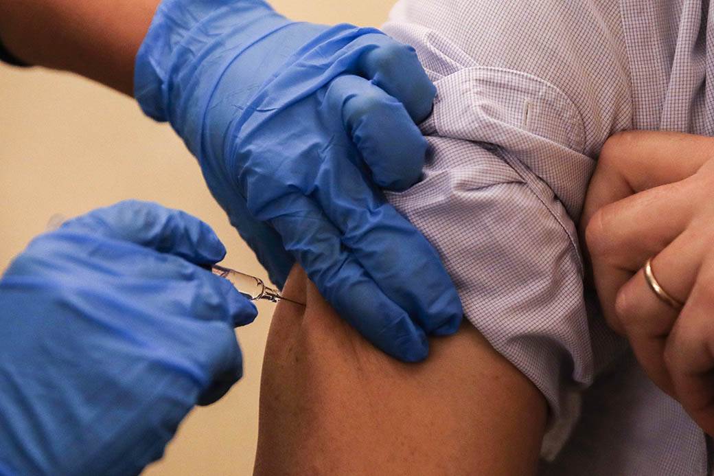  Kanada odobrila Fajzerovu vakcinu protiv korone 