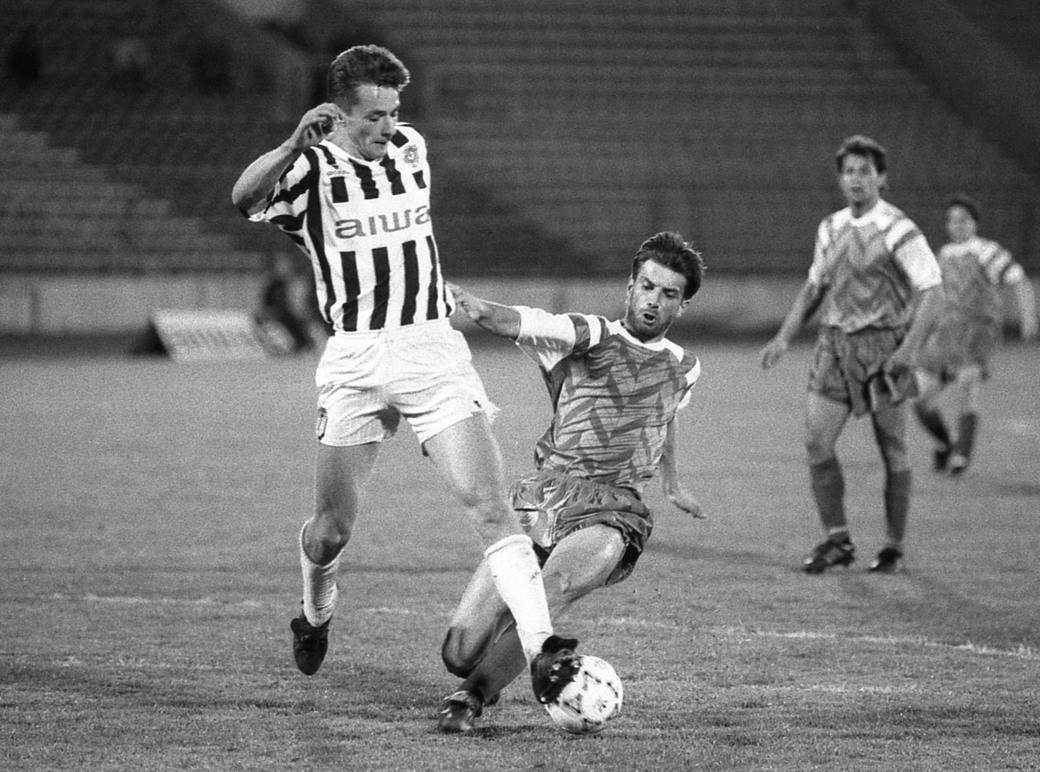 Slaviša Jokanović u duelu protiv OFK Beograda. Slaviša Jokanović u duelu protiv OFK Beograda.