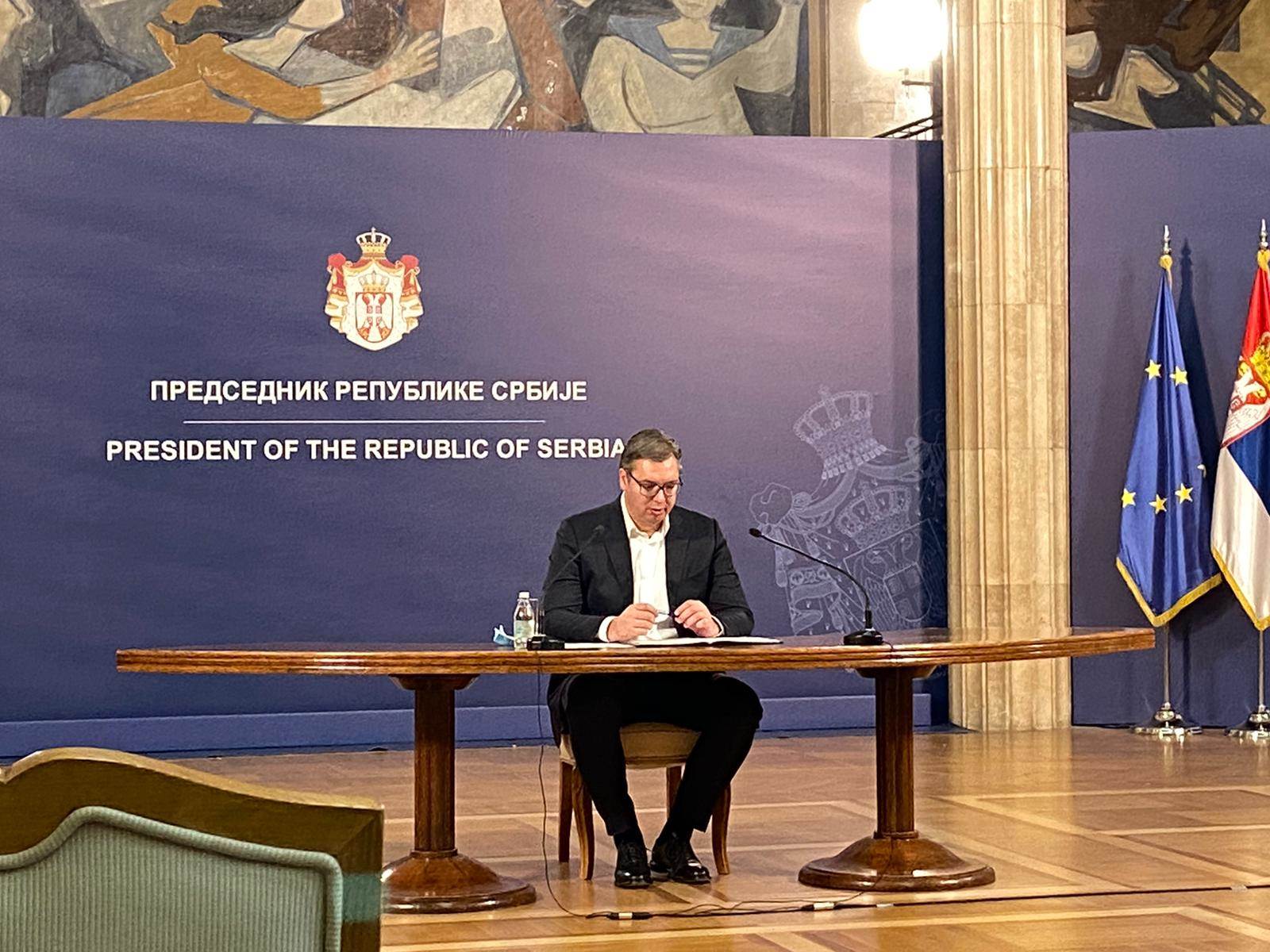  Vučić najavio: U Srbiju vakcine stižu prije nove godine 