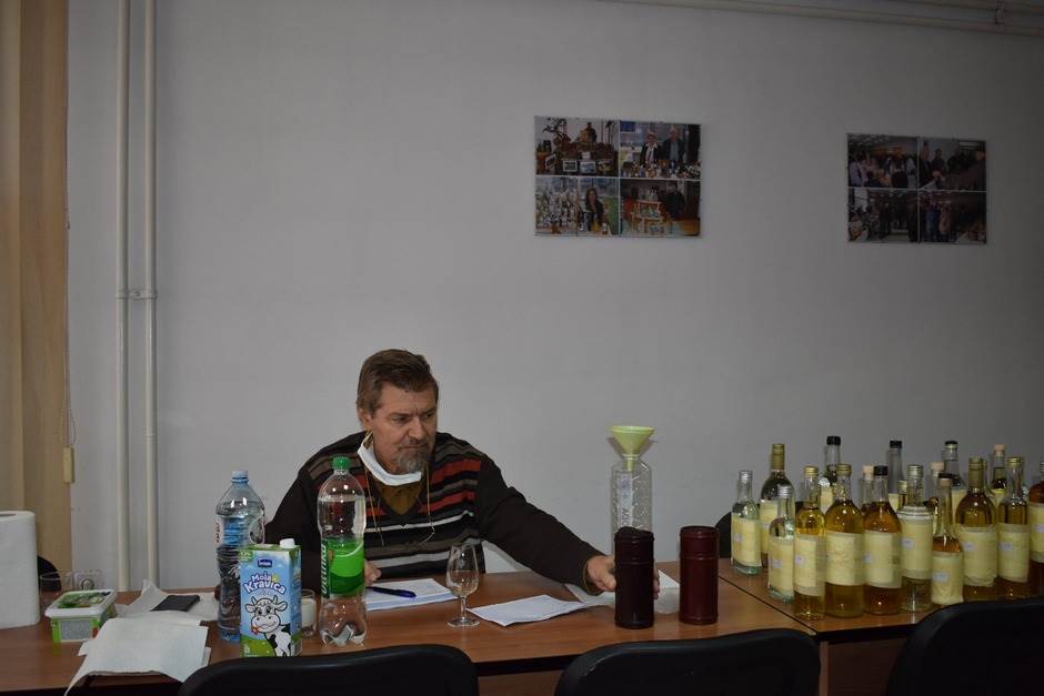  Profesori Nikićević i Spaha ocjenjuju 74 uzorka rakije (FOTO) 