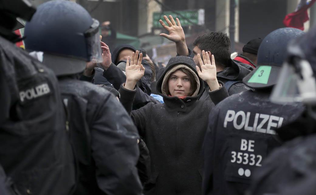  Berlin: U sukobu sa "skvoterima" povrijeđeno najmanje 60 policajaca 