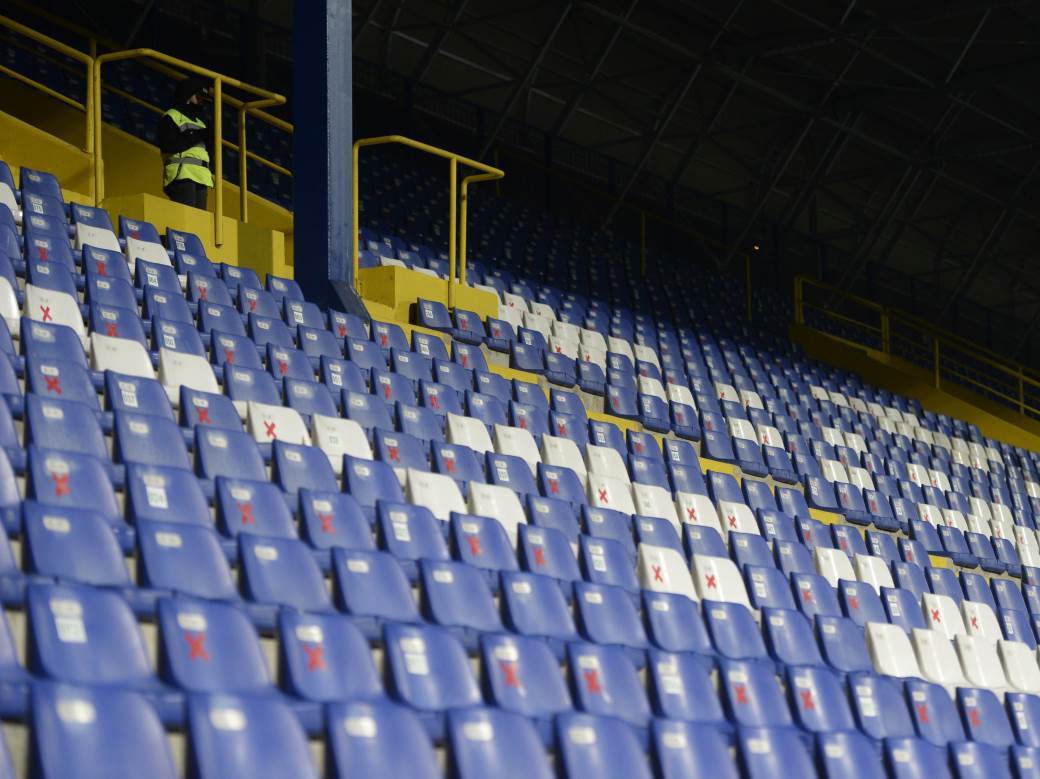 Prazne tribine stadiona "Grbavica"