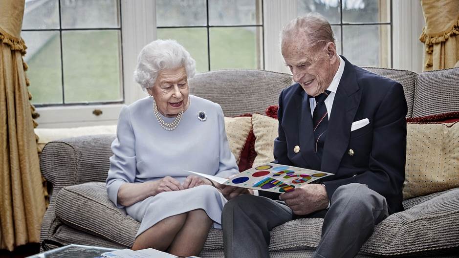 Kraljica Elizabeta i princ Filip proslavili 73 godine braka! 