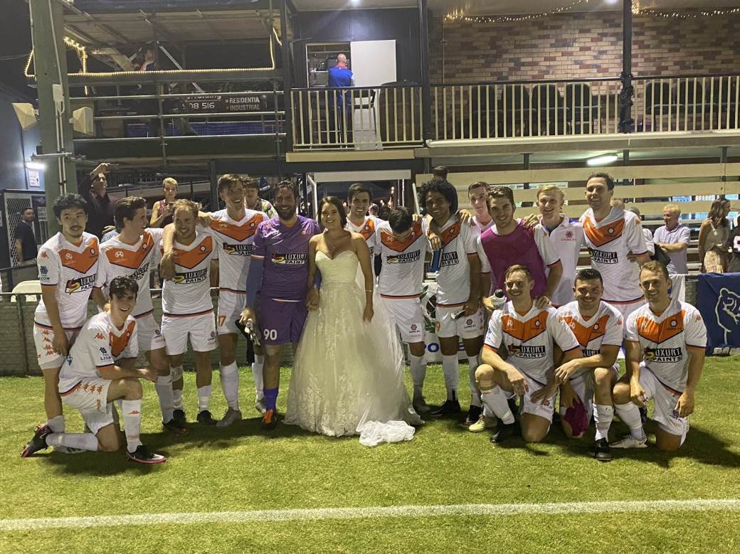  Fudbaler se oženio, pa otišao da igra utakmicu: Mlada sedela u prvom redu tribina 