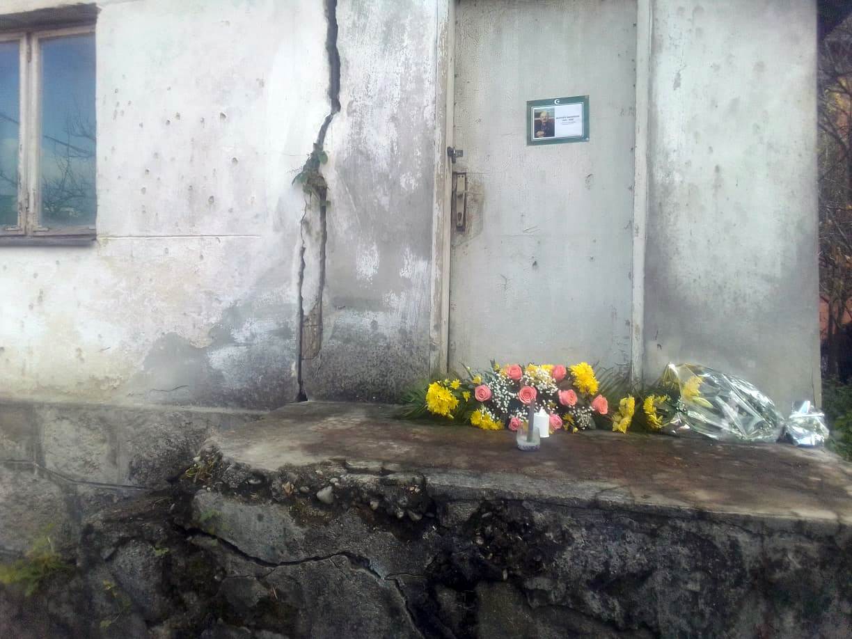  Novljani položili cvijeće ispred porodične kuće Mustafe Nadarevića 