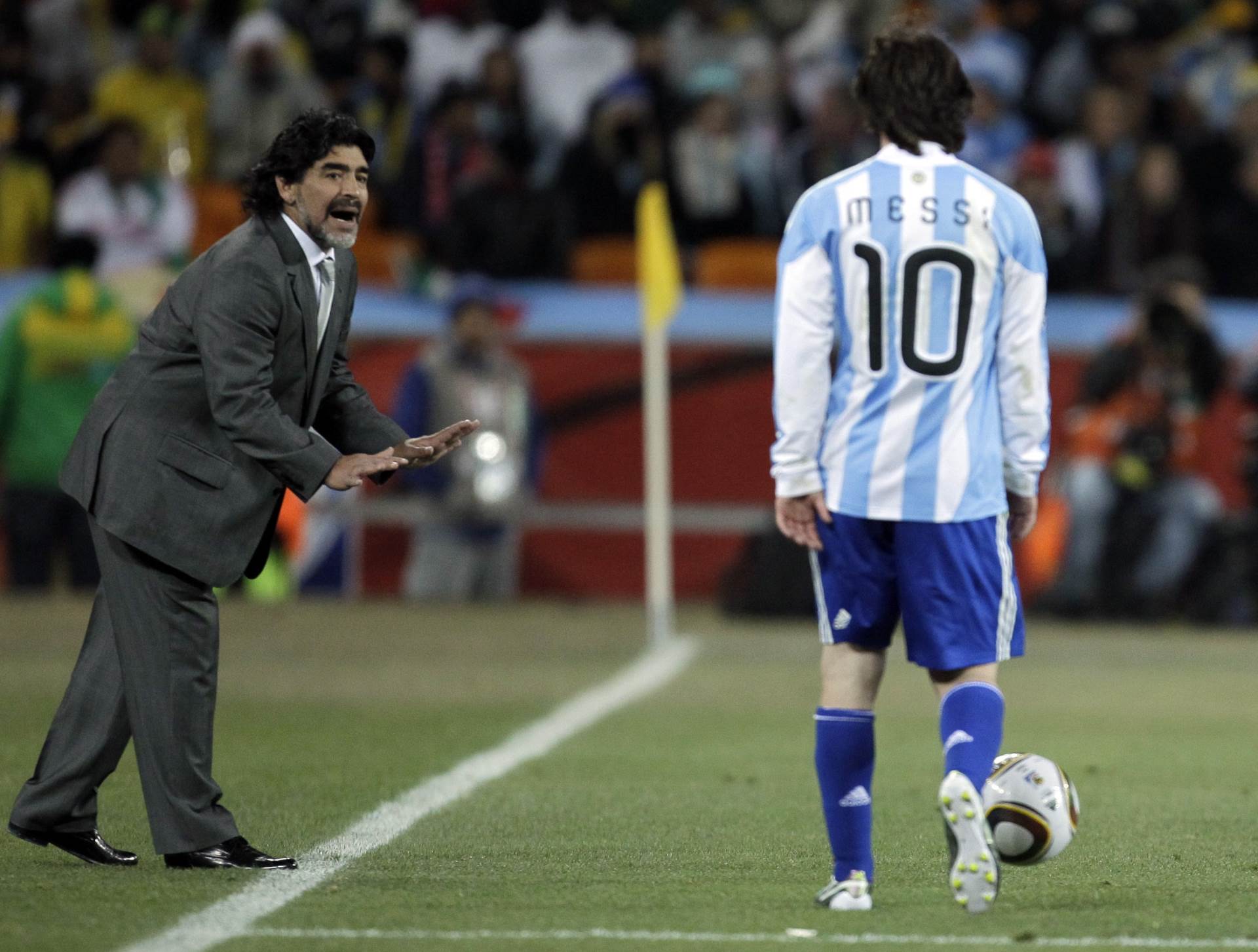  "Maradona je imao strast prema fudbalu, Mesi je nema": Legendarni trener objasnio razliku između dva 
