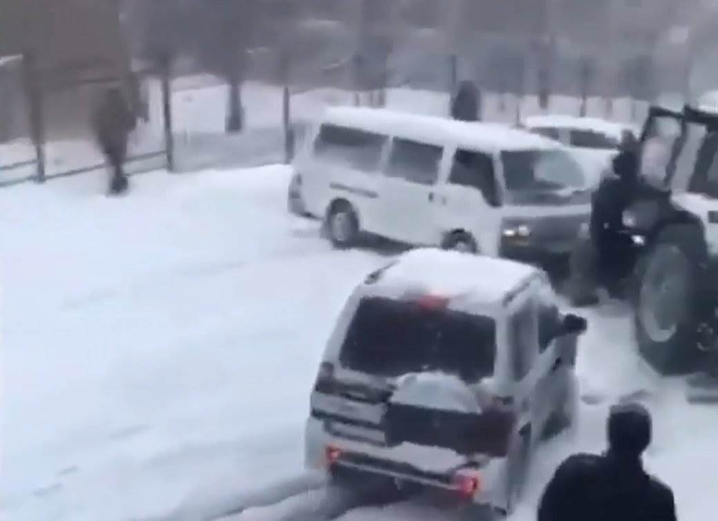  Vanredno stanje u Rusiji zbog ledene oluje: Nekoliko hiljada ljudi i dalje bez struje i grijanja! (VIDEO) 
