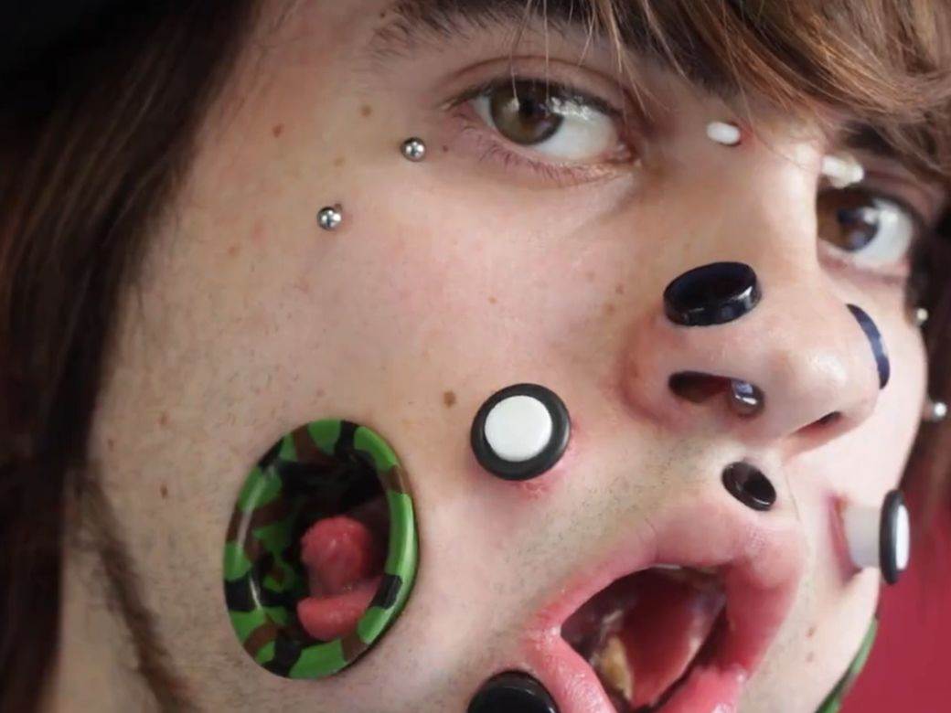  Zavisan od bušenja: Mladić sa najviše pirsinga na svijetu 