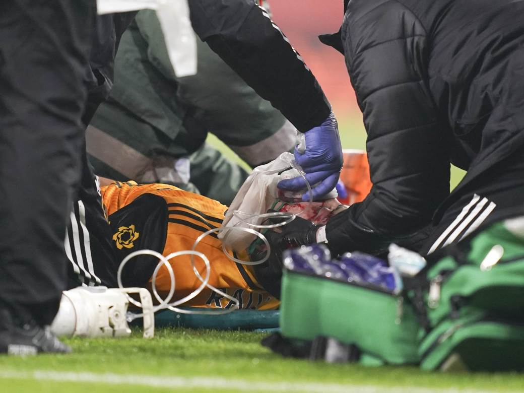  Arsenal Vulverhempton sudar glavama Luiz Himenez 