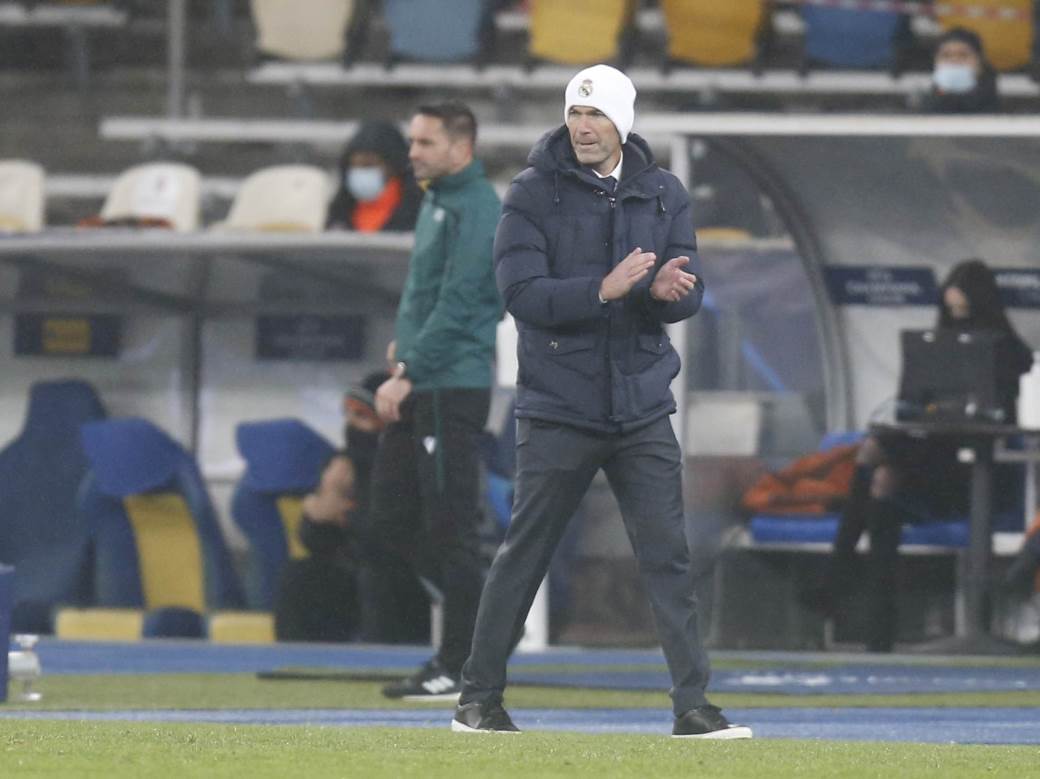  Liga šampiona Real pred eliminacijom, Zidan ne razmišlja o ostavci 