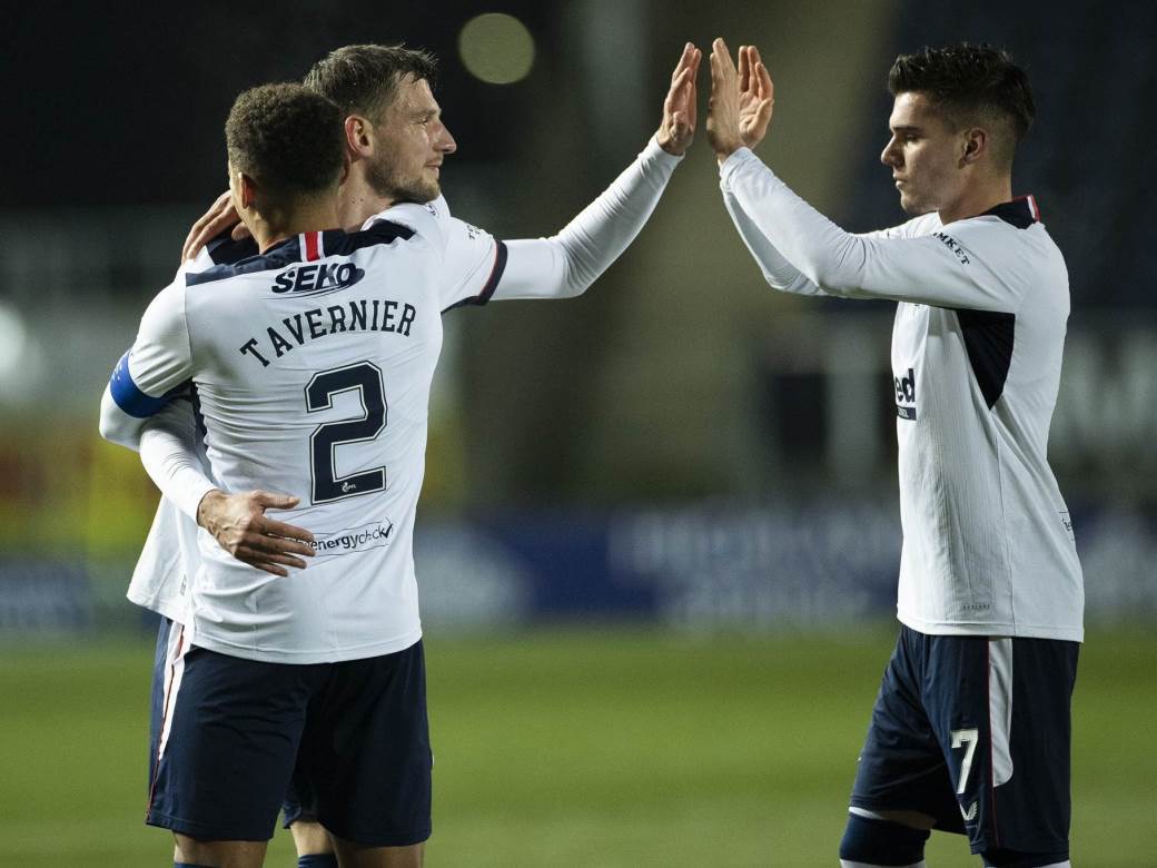  Desni bek - Najbolji strelac i asistent lige: Njegove partije donose pobede Stivenu Džerardu! 