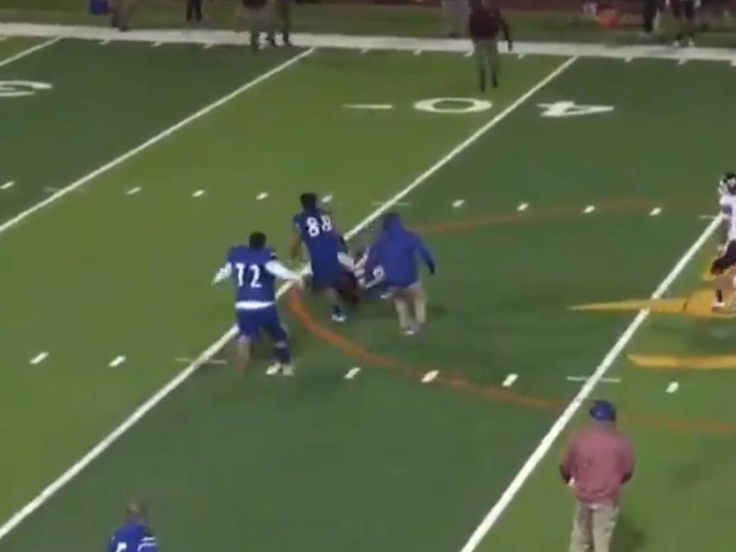  Američki fudbal - Srednjoškolac tukao sudiju 