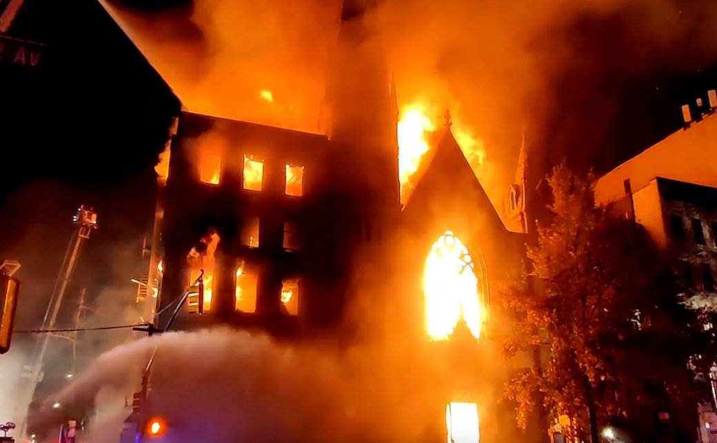  Izgorjela istorijska crkva: Požar zahvatio svetu građevinu, skroz je uništena! (VIDEO) 
