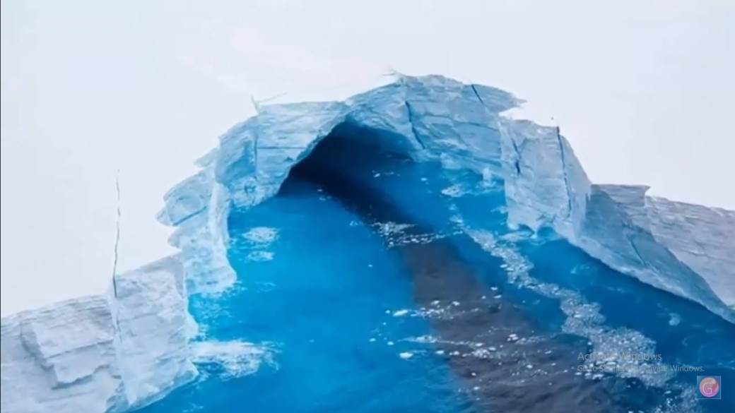  Snimljena najveća santa leda na svetu se kreće ka jednom ostrvu: Ako se tamo bude zaglavila nastaće veliki problem! 