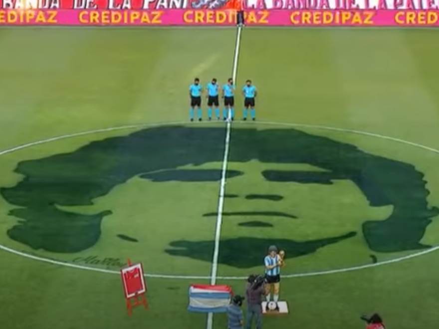  Dijego Maradona na centru svog stadiona: O potezu "El Pibeovog" bivšeg kluba priča ceo svet! (VIDEO) 