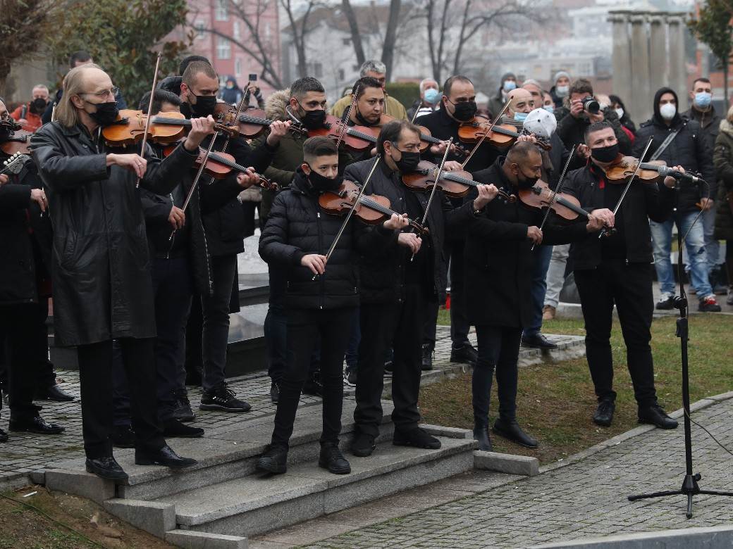  Da se naježiš, 50 violina svira "Nedelju" posljednji put za Džeja! Sahranjen veliki boem i legenda Dorćola! (VIDEO) 