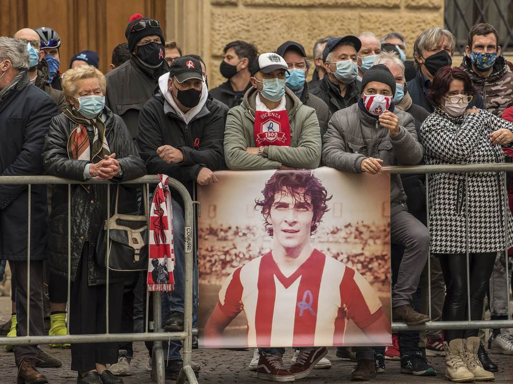  Ni mrtvom mu ne daju mira: Tokom sahrane opljačkana kuća Paola Rosija! 