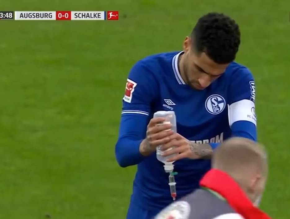  Napadač Šalkea izgubio svijest Augzburg - Šalke Bundesliga 