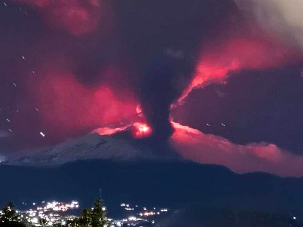  Dim i lava letjeli 100 metara u vis: Pogledajte erupciju najvišeg evropskog vulkana u Italiji! 