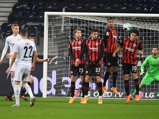  Ajntraht - Menhengladbah 3:3, Bundesliga, 12. kolo 
