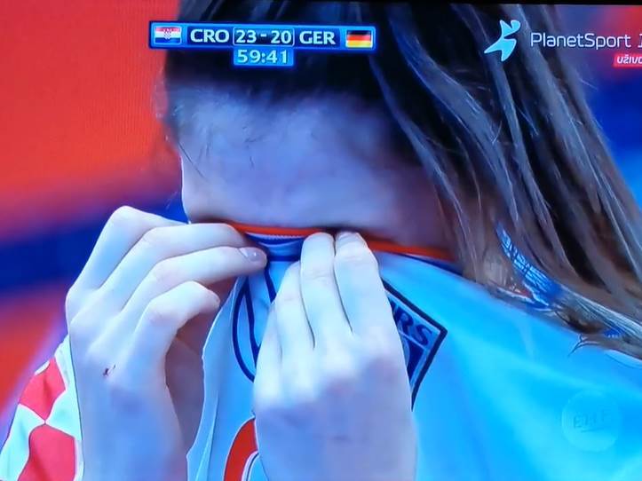  Cela Hrvatska priča o njenim suzama: Rukometašice napravile novu senzaciju, boriće se za finale EP!  