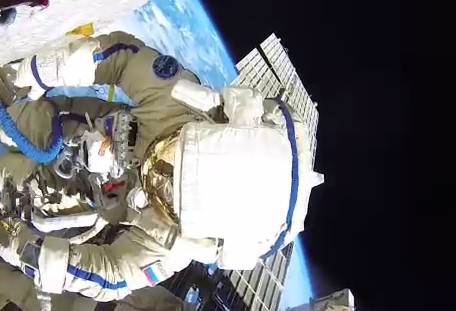  Ruski kosmonaut podijelio snimak svemirske šetnje: "Montaža na stanici je kao ronjenje u pećini, ništa se ne vidi" VIDEO 