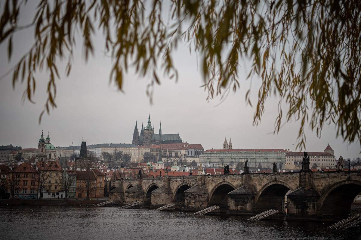 Česi protiv korona ograničenja: Hiljade ljudi na ulicama Praga 