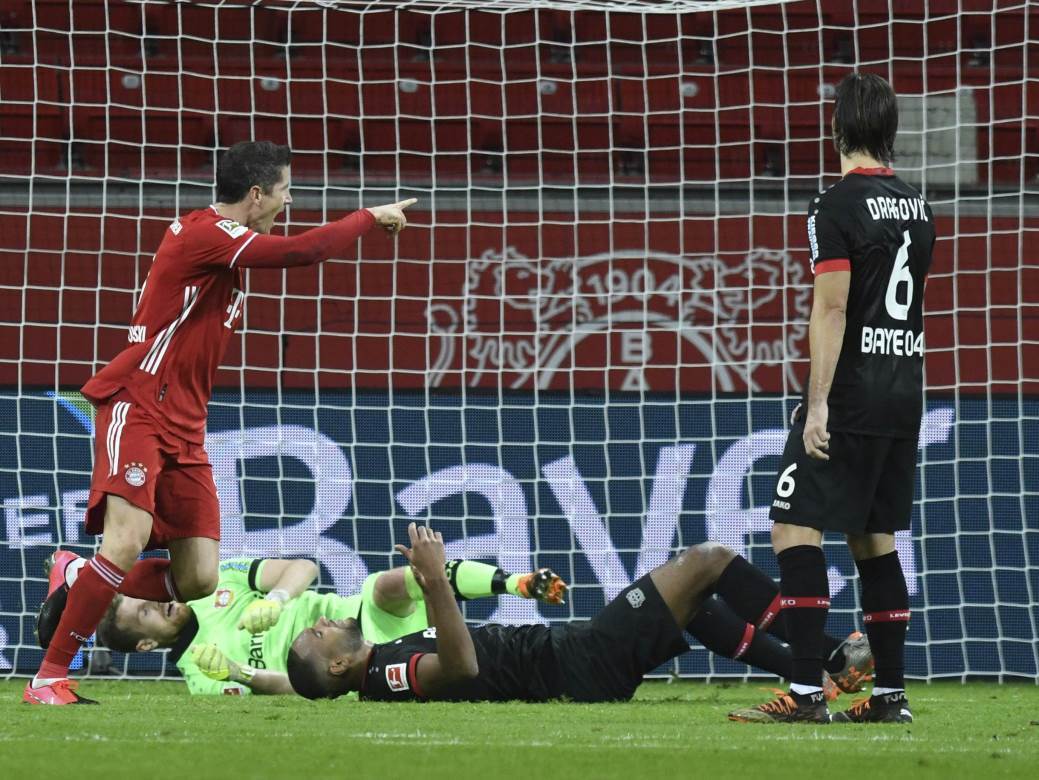  Bajer Leverkuzen - Bajern Minhen 1:2 Bundesliga 13. kolo Robert Levandovski dva gola 