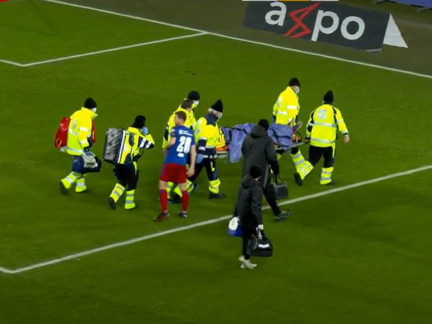  drama-svajcarska-udario-loptu-glavom-odvezen-bolnica-bazen-sent-galen-video 