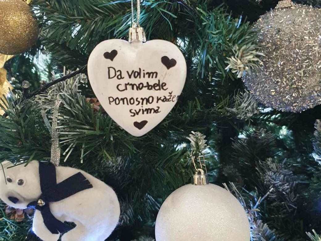  Partizan se hvali crno-belim jelkama: Akcija uspela, praznici u klupskim bojama! (GALERIJA) 