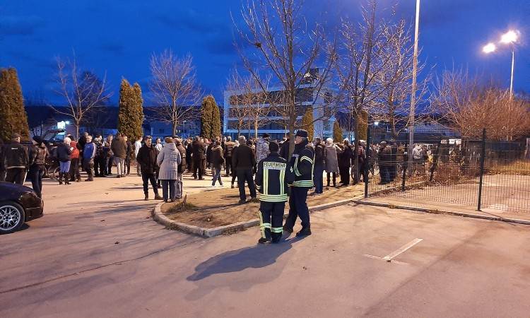  Građani Bihaća ponovo pred 'Birom', na ulazu u grad pojačana policijska kontrola 