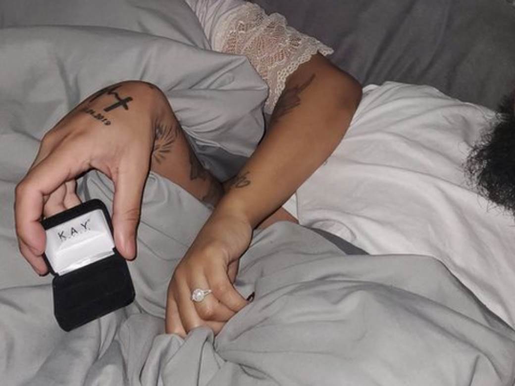  Fotka koju svi dijele na mrežama: Momak htio da iznenadi djevojku, pa se odlučio na rizičan potez 