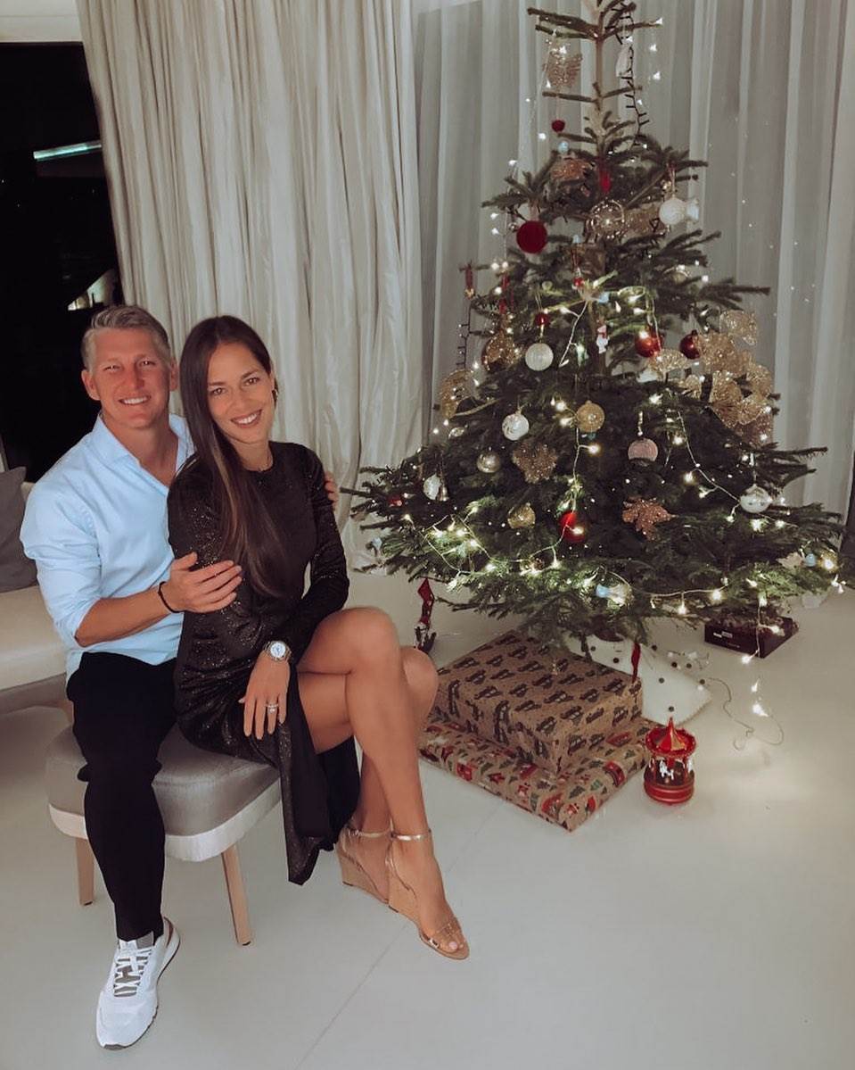  Ana Ivanović spremila česnicu za Božić: Kritikovali su je što slavi sa Švajnijem, ovako je odgovoril 