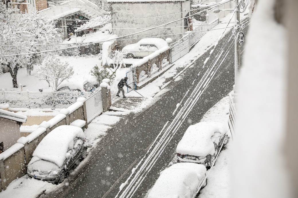  Nigdje bez zimske opreme: Snijeg u pojedinim dijelovima izazvao probleme u saobraćaju 