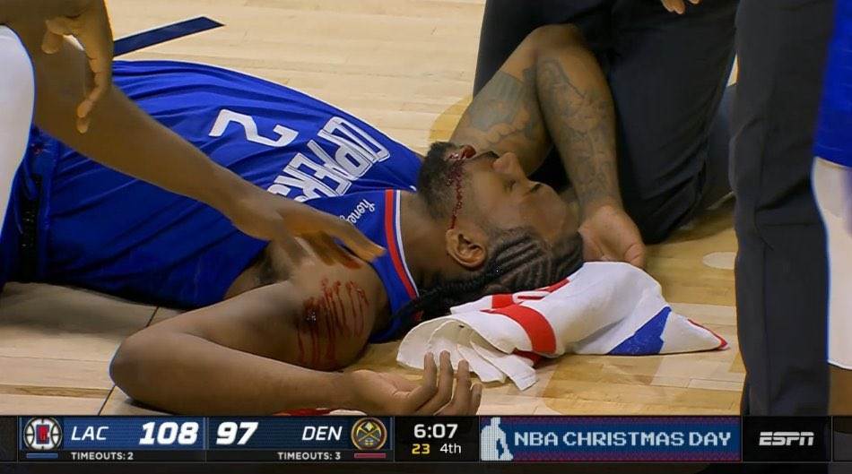  Užas u NBA - Srušio se krvav pored Jokića: Lenard ostao na parketu, lekari odmah utrčali na teren! 