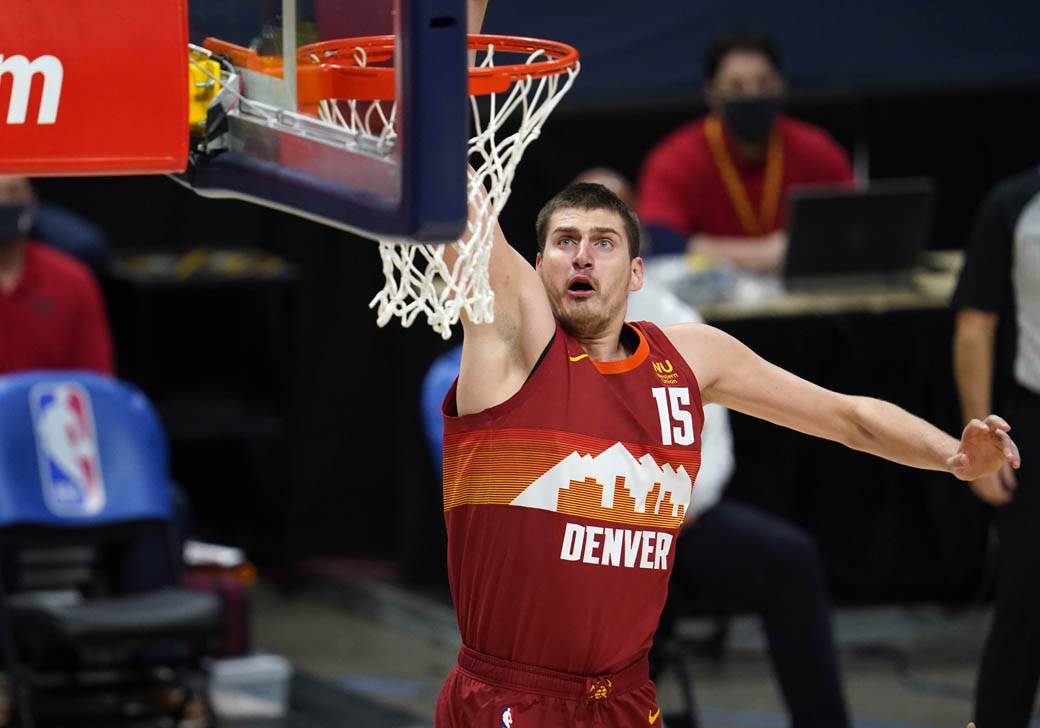  Nikola Jokić 24 poena, 10 asistencija i devet skokova LA Klipers - Denver 121:108 NBA liga 