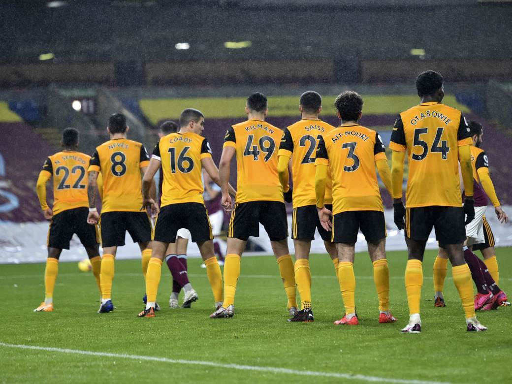  Fudbalerima zabranjen odlazak u prodavnicu: Kontroverzna odluka Vulverhemptona! 