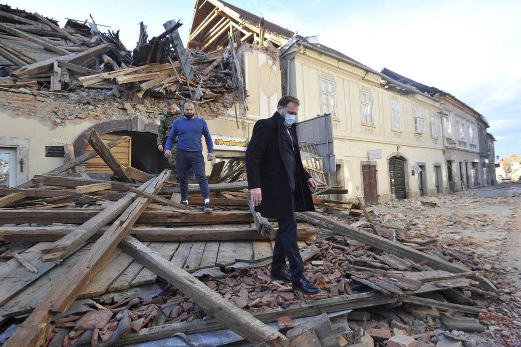  Tlo u Petrinji se izmijenilo: Satelitski snimci pokazuju strašne razmjere katastrofe u Hrvatskoj (FOTO) 