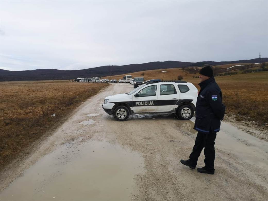  Migranti u "Lipi" odbili hranu, nezadovoljni uslovima u kojima borave 