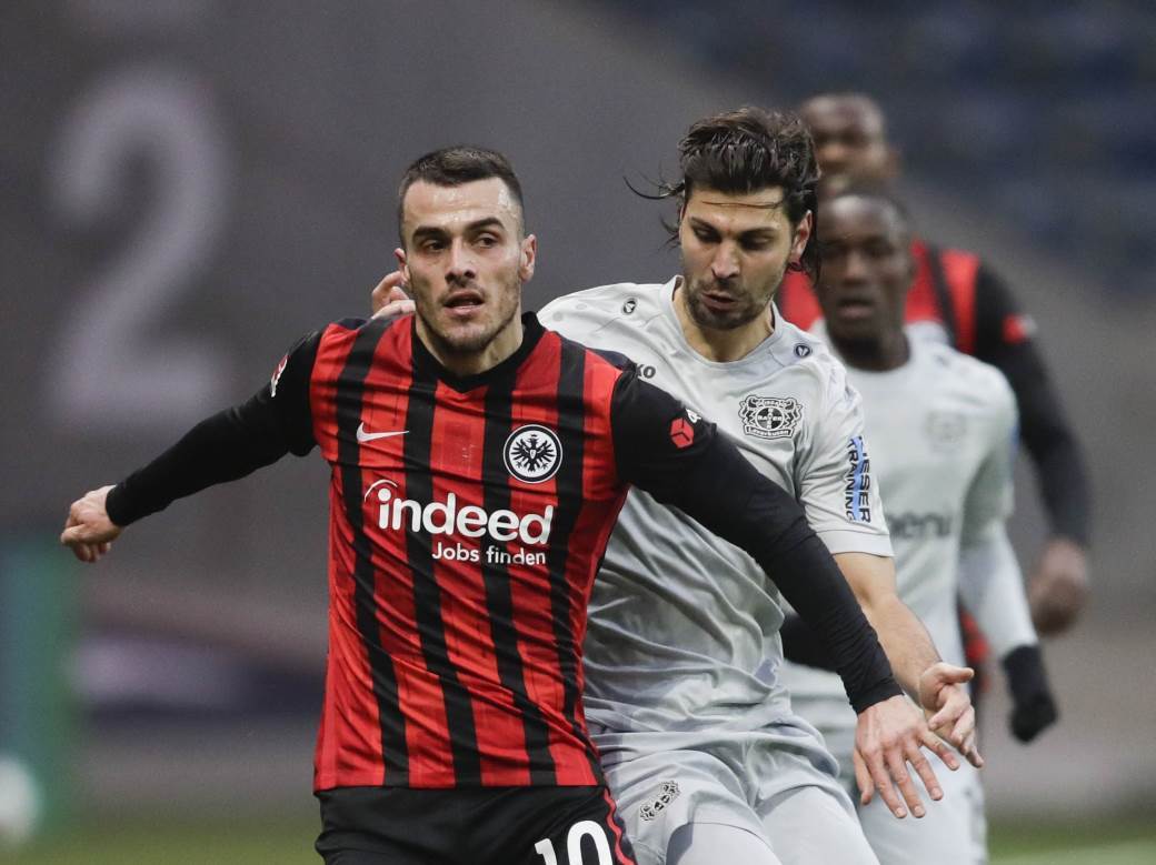 Bundesliga 14. kolo Ajntraht Bajer 2 1 