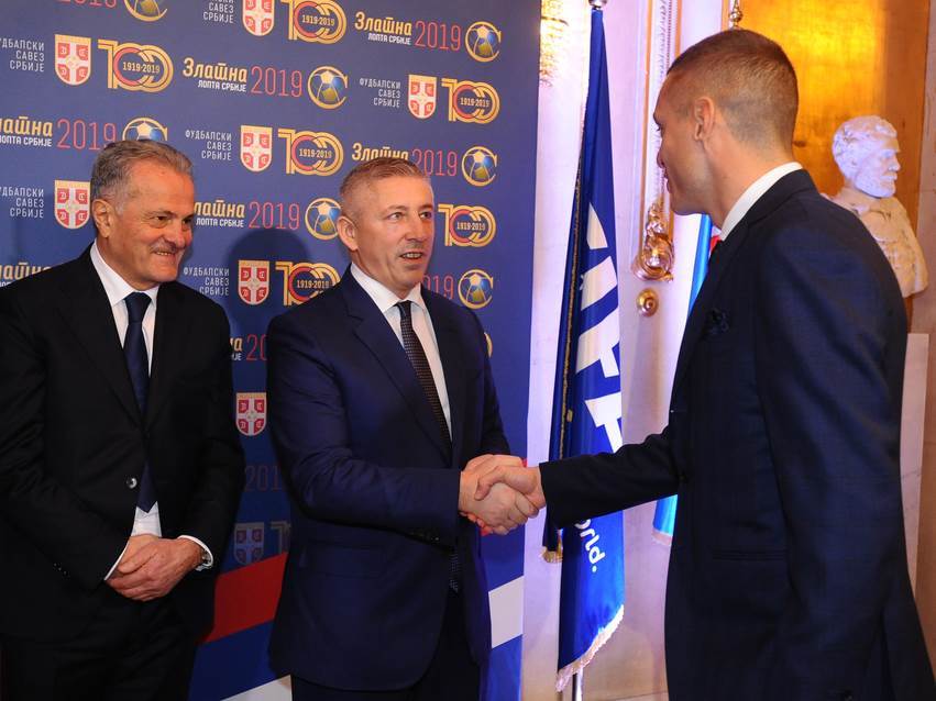  Slaviša Kokeza oštro odgovorio Nemanji Vidiću: Pet godina ništa ne radi, a soli pamet svima!  