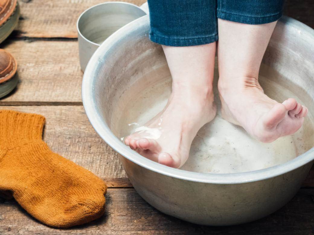  Greške koje svi pravimo kada potapamo noge u vrelu vodu: Starinski lijek za prehladu pomaže, ali samo pod uslovom... 