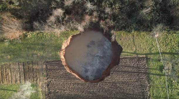  Hrvatska: Rupe u zemlji nakon potresa opasnost su za stanovništvo 