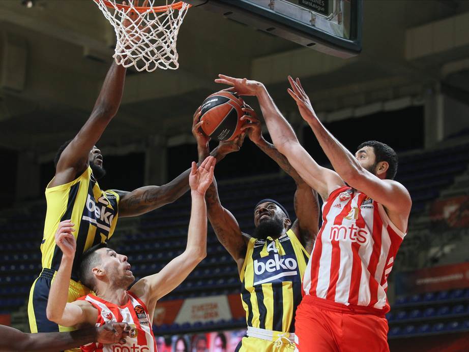  crvena-zvezda-navijaci-pionir-fotografija-twitter-evroliga 